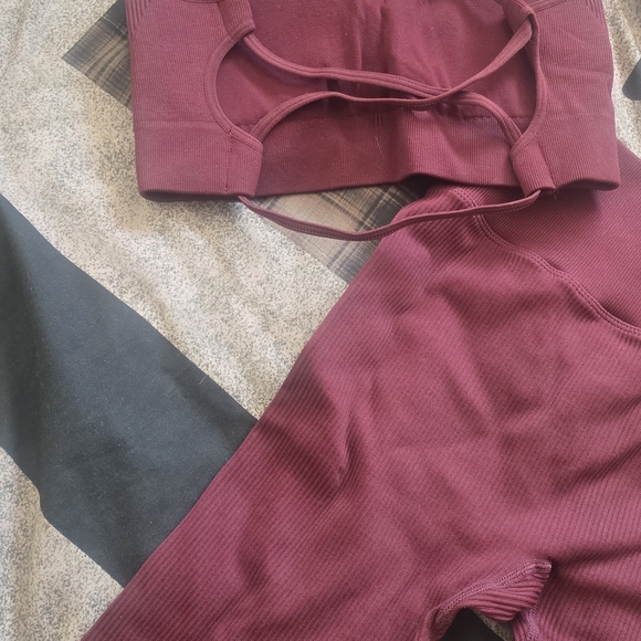 Fabletics Ribbed Maroon Sports Bra - Picture 2 of 3